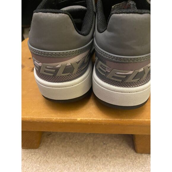 Youth Heelys – Black & Gray – Size 3 – New in Box - Picture 9 of 10